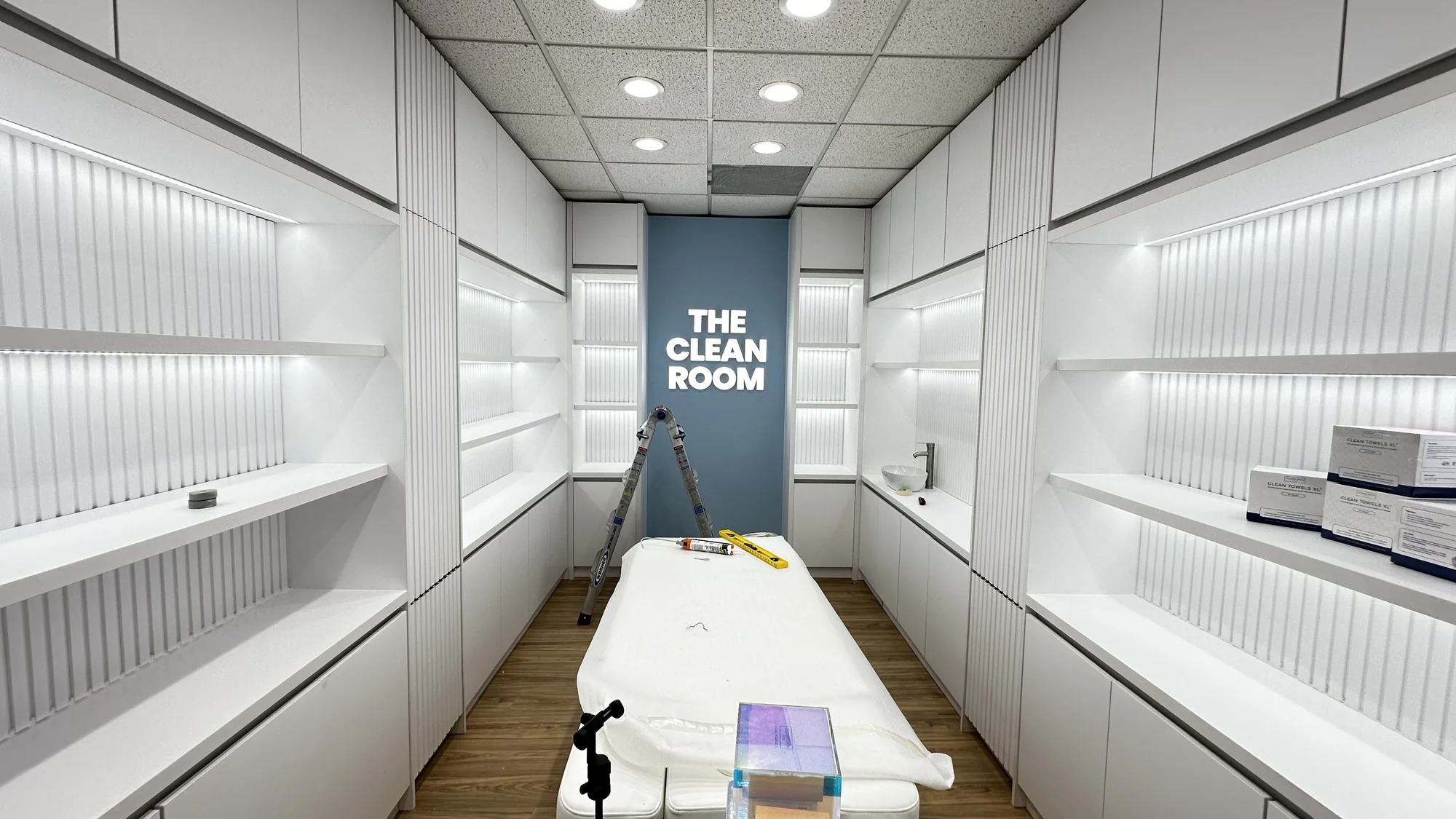 Modern clean room interior design for Clean Skin Club in Weston, Florida, featuring minimalist aesthetic and professional medical-grade environment by Habitar 91