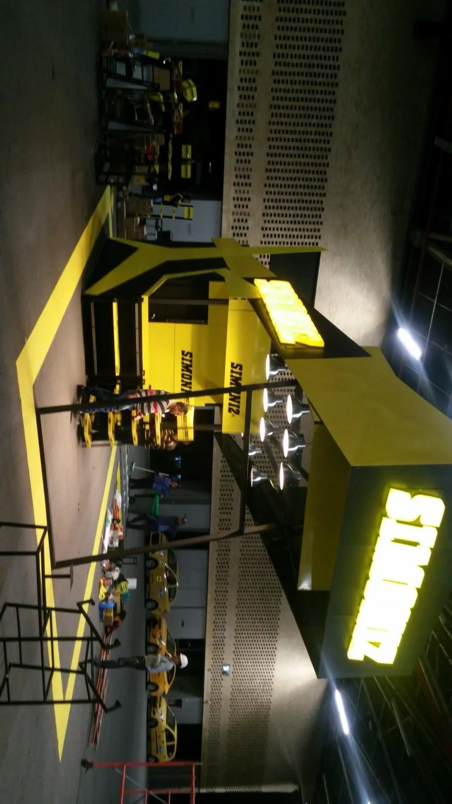 Professional trade show booth for Simoniz featuring custom branding, modern design elements, and interactive display areas at a Bogota, Colombia trade show event.